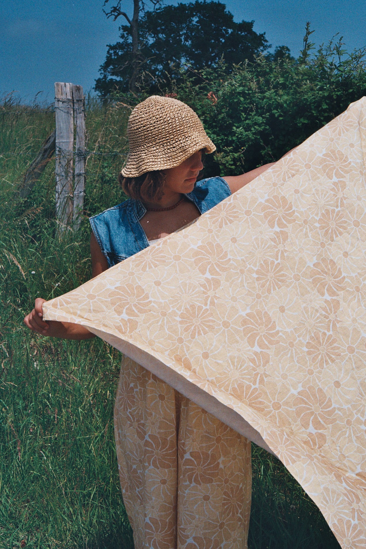 LAZY DAYS FUTA · Linen